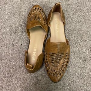 Woven brown leather loafers/slip on‘s.